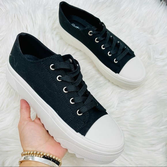 Black canvas platform sneaker - Picture 3 of 11